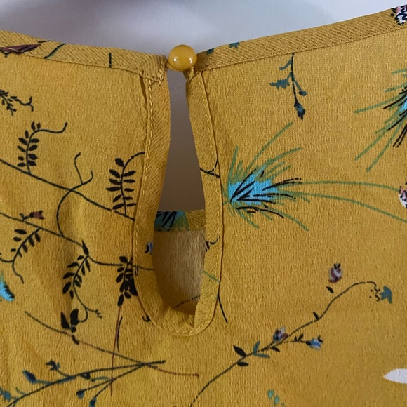 Yellow Flutter Sleeve Boxy Blouse - Picture 6 of 8